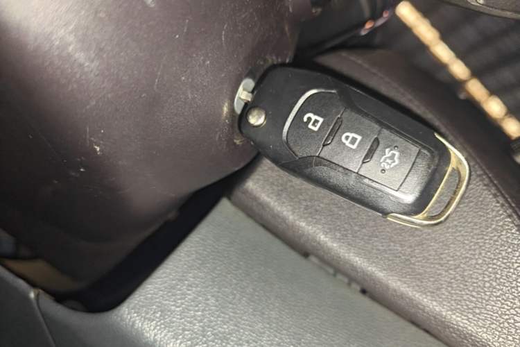 Used Ford Escort 2017 Happiness Edition 1.5L Automatic Fashion Version Vehicle Key