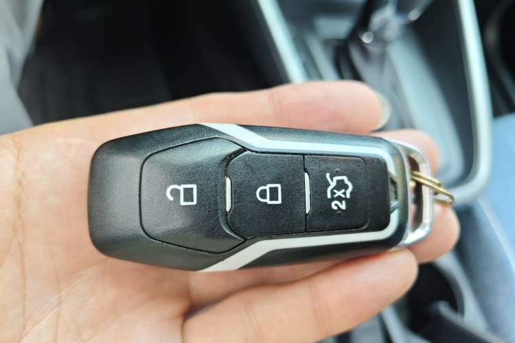 Used Ford Escort 2017 Happiness Edition 1.5L Automatic Fashion Version Vehicle Key