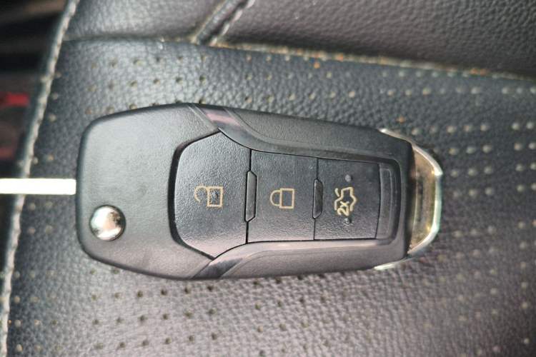 Used Ford Escort 2017 Happiness Edition 1.5L Automatic Fashion Version Vehicle Key