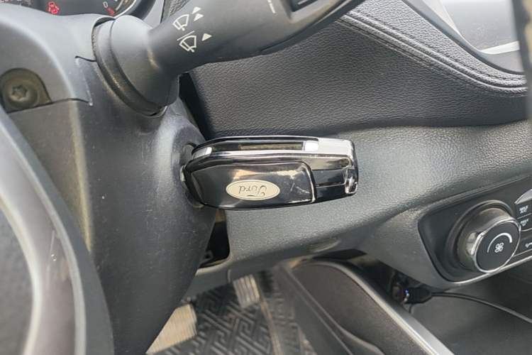 Used Ford Escort 2017 Happiness Edition 1.5L Automatic Fashion Version Vehicle Key