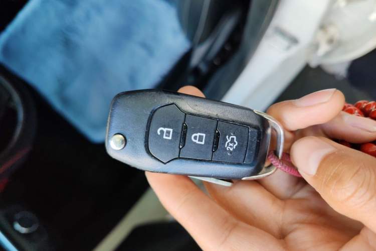 Used Ford Escort 2017 Happiness Edition 1.5L Automatic Fashion Version Vehicle Key
