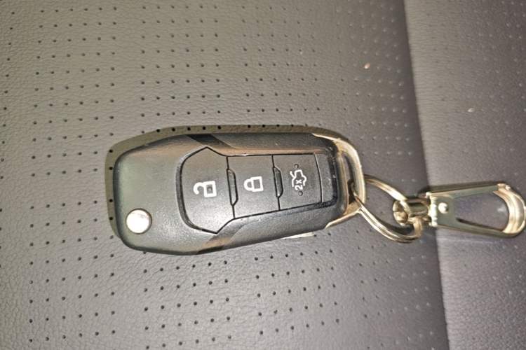 Used Ford Escort 2017 Happiness Edition 1.5L Automatic Fashion Version Vehicle Key