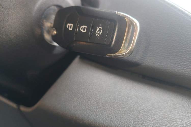 Used Ford Escort 2017 Happiness Edition 1.5L Automatic Fashion Version Vehicle Key