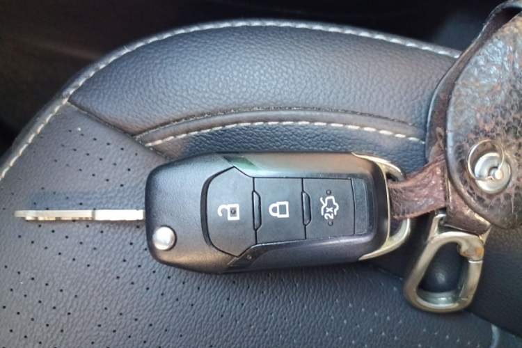 Used Ford Escort 2017 Happiness Edition 1.5L Automatic Fashion Version Vehicle Key