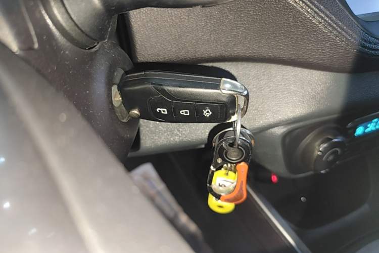 Used Ford Escort 2017 Happiness Edition 1.5L Automatic Fashion Version Vehicle Key
