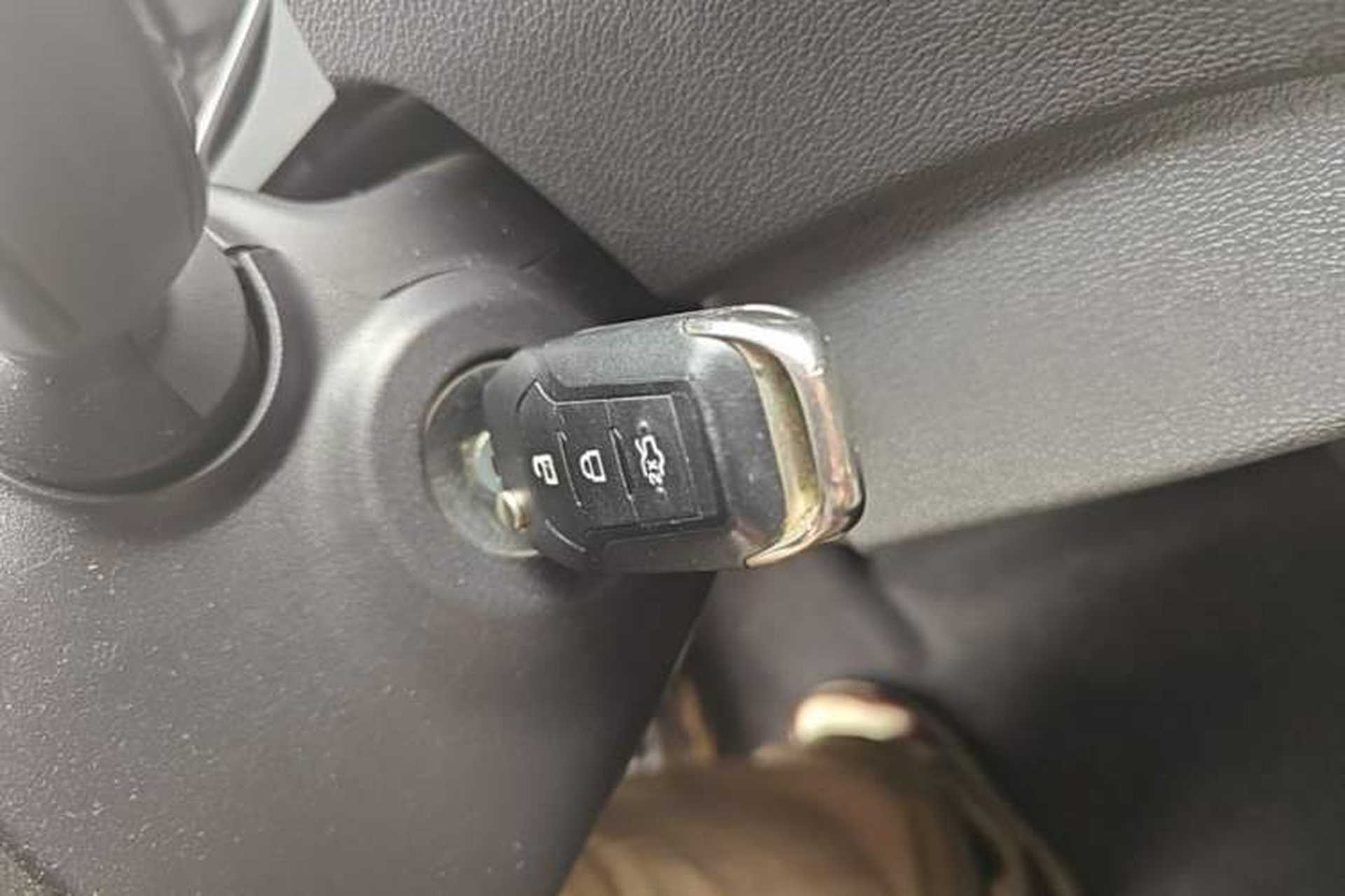 Used Ford Escort 2017 Happiness Edition 1.5L Automatic Fashion Version Vehicle Key
