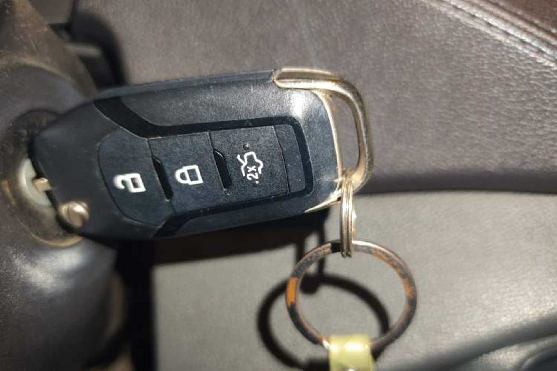 Used Ford Escort 2017 Happiness Edition 1.5L Automatic Fashion Version Vehicle Key