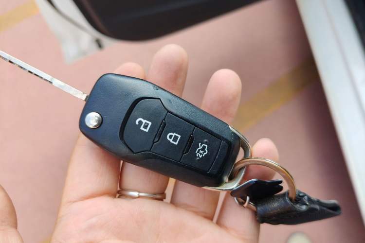 Used Ford Escort 2017 Happiness Edition 1.5L Automatic Fashion Version Vehicle Key
