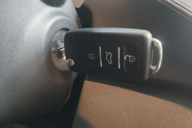 Used Ford Escort 2017 Happiness Edition 1.5L Automatic Fashion Version Vehicle Key