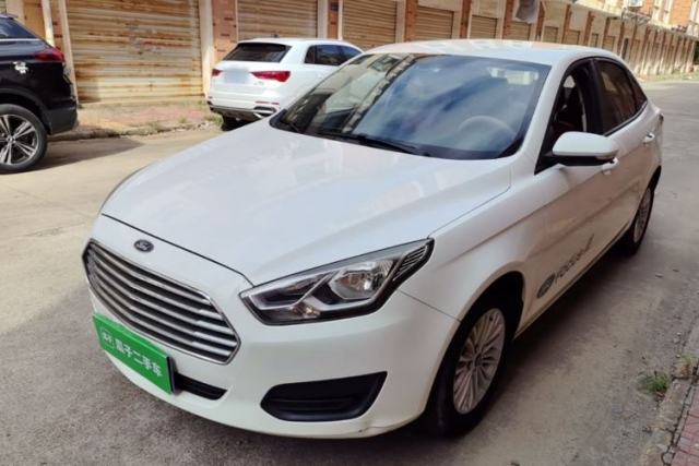 Ford Escort 2017 Revised Version 1.5L Manual Comfort Edition مستعملة