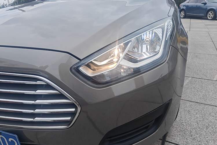 Used Ford Escort 2017 Revised Version 1.5L Automatic Comfort Edition Left Front Headlight