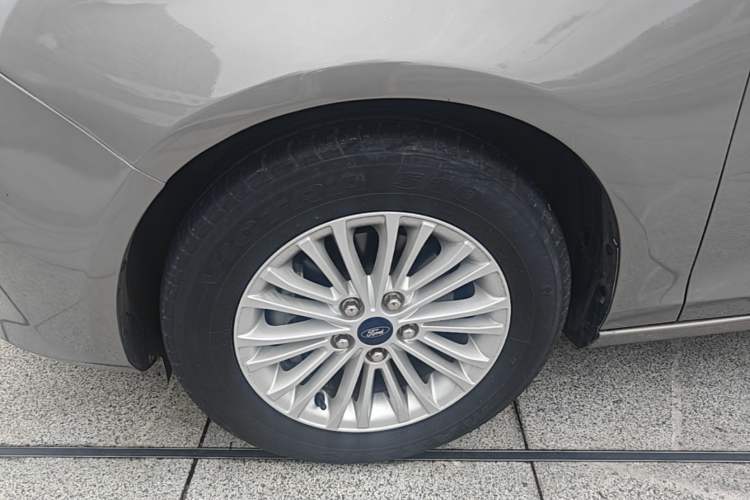 Used Ford Escort 2017 Revised Version 1.5L Automatic Comfort Edition Left Front Wheel Hub