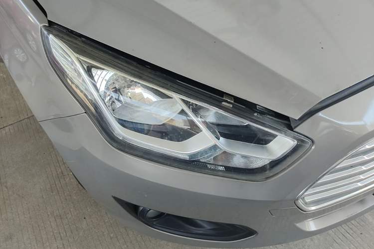 Used Ford Escort 2017 1.5L Manual Comfort Model Right Front Headlight