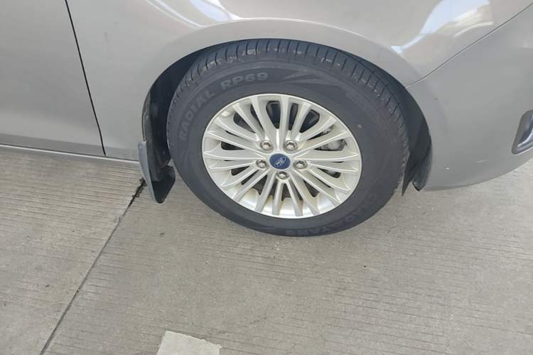 Used Ford Escort 2017 1.5L Manual Comfort Model Right Front Wheel Hub