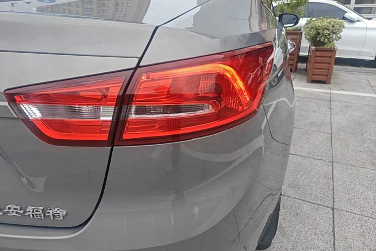 Used Ford Escort 2017 Revised Version 1.5L Automatic Comfort Edition Right Rear Taillight