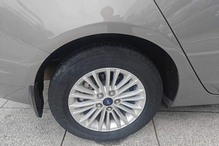 Used Ford Escort 2017 Revised Version 1.5L Automatic Comfort Edition Right Rear Wheel Hub