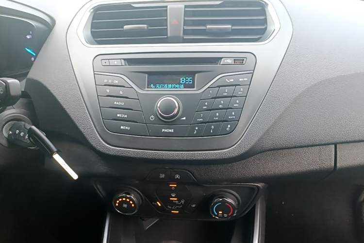 Used Ford Escort 2019 Revised 1.5L Automatic ZhiXiang Version (Tire Pressure Monitoring) China VI Standard Audio And AC Panel