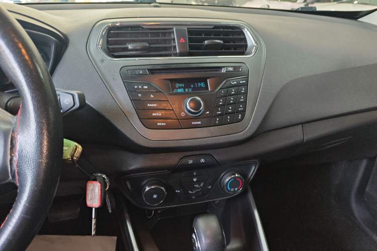 Used Ford Escort 2019 Revised 1.5L Automatic ZhiXiang Version (Tire Pressure Monitoring) China VI Standard Audio And AC Panel