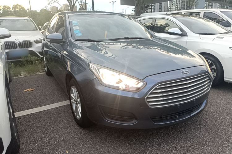 Used Ford Escort 2019 Revised 1.5L Automatic ZhiXiang Version (Tire Pressure Monitoring) China VI Standard Front Right 45 Deg