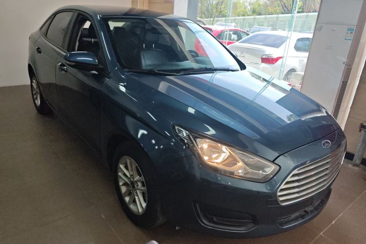 Used Ford Escort 2019 Revised 1.5L Automatic ZhiXiang Version (Tire Pressure Monitoring) China VI Standard Front Right 45 Deg
