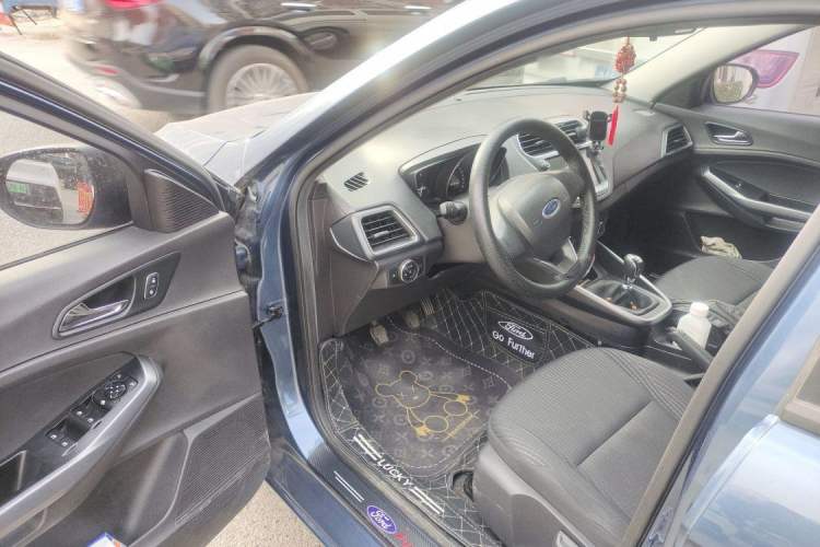 Used Ford Escort 2019 Revised Version 1.5L Manual "Quality Enjoyment" Trim (Tire Pressure Monitoring) China VI Standard Interior 4