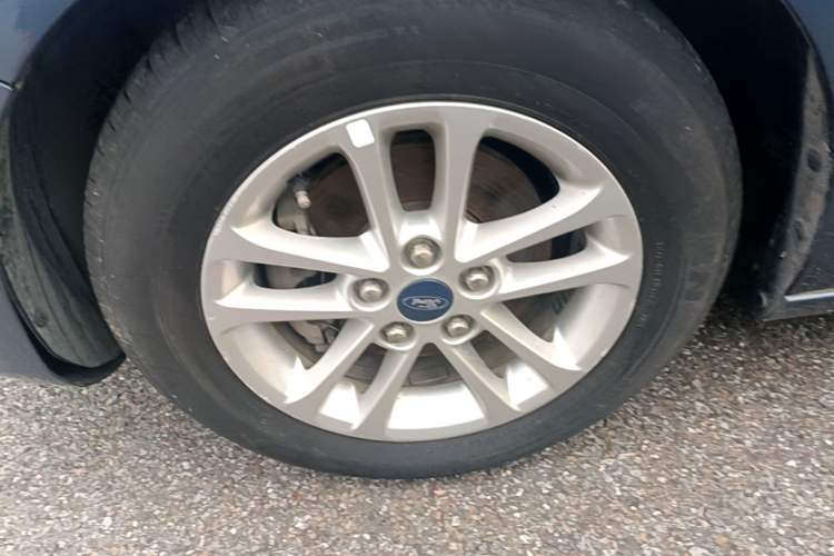 Used Ford Escort 2019 Revised 1.5L Automatic ZhiXiang Version (Tire Pressure Monitoring) China VI Standard Left Front Wheel Hub