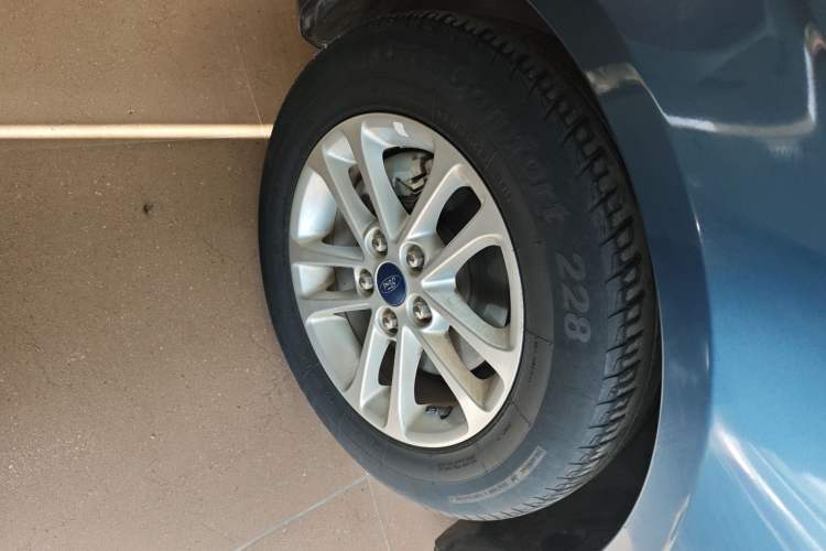 Used Ford Escort 2019 Revised 1.5L Automatic ZhiXiang Version (Tire Pressure Monitoring) China VI Standard Left Front Wheel Hub