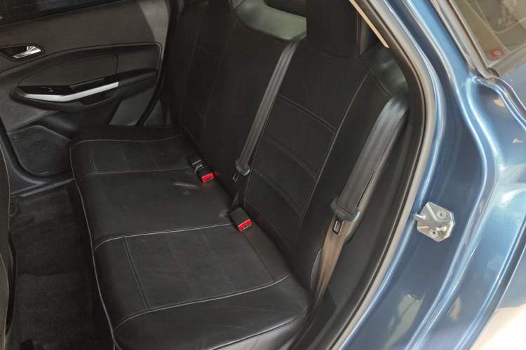 Used Ford Escort 2019 Revised 1.5L Automatic ZhiXiang Version (Tire Pressure Monitoring) China VI Standard Left Rear Seat