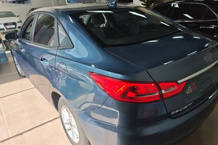 Used Ford Escort 2019 Revised 1.5L Automatic ZhiXiang Version (Tire Pressure Monitoring) China VI Standard Rear Left 45 Deg