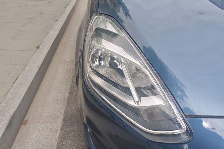 Used Ford Escort 2019 1.5L Automatic Enjoyment Model Right Front Headlight