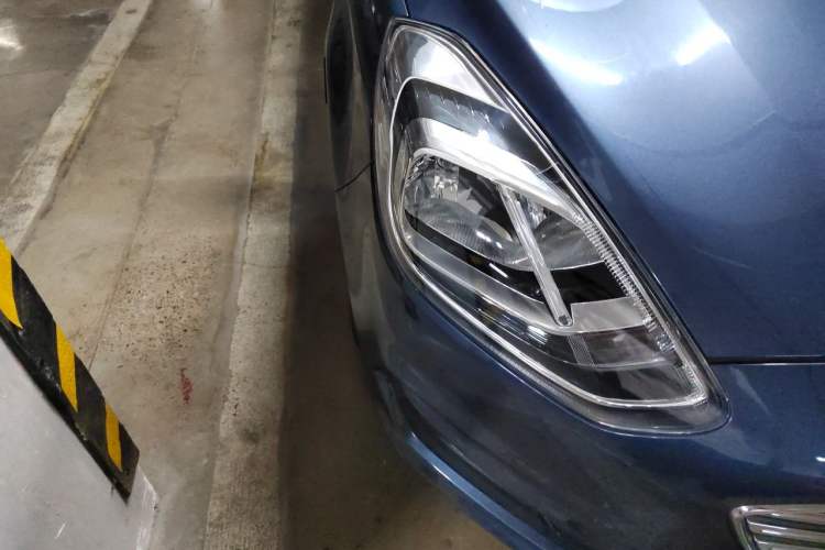 Used Ford Escort 2019 1.5L Automatic ZhiXiang Model Right Front Headlight