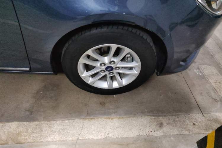 Used Ford Escort 2019 1.5L Automatic ZhiXiang Model Right Front Wheel Hub