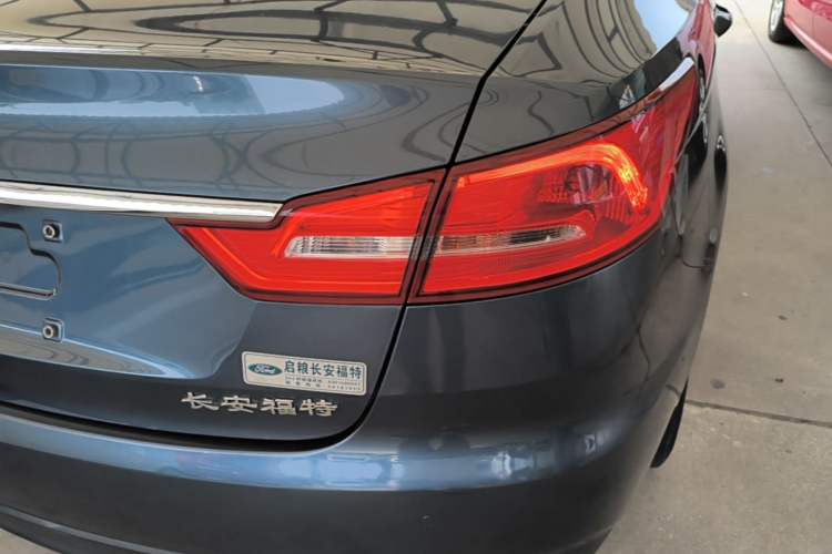 Used Ford Escort 2019 Revised Version 1.5L Automatic Enjoyment Type China VI Standard Right Rear Taillight