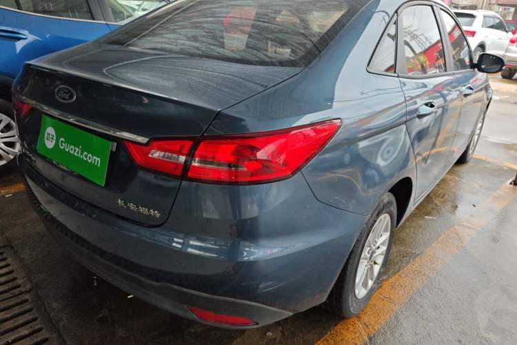 Used Ford Escort 2019 Revised Version 1.5L Manual "Quality Enjoyment" Trim (Tire Pressure Monitoring) China VI Standard Right Rear Taillight