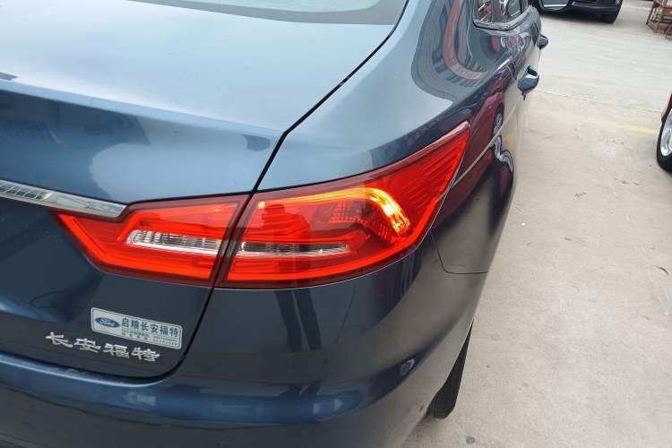 Used Ford Escort 2019 Revised Version 1.5L Automatic Enjoyment Type China VI Standard Right Rear Taillight