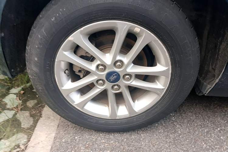 Used Ford Escort 2019 Revised 1.5L Automatic ZhiXiang Version (Tire Pressure Monitoring) China VI Standard Right Rear Wheel Hub