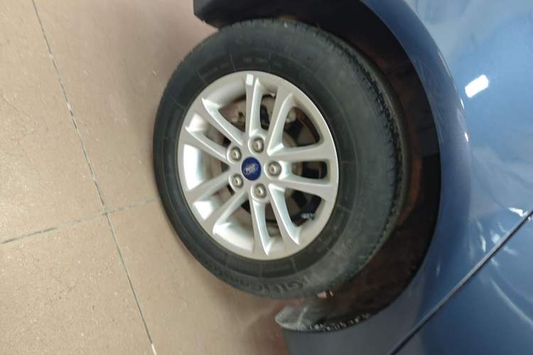 Used Ford Escort 2019 Revised 1.5L Automatic ZhiXiang Version (Tire Pressure Monitoring) China VI Standard Right Rear Wheel Hub