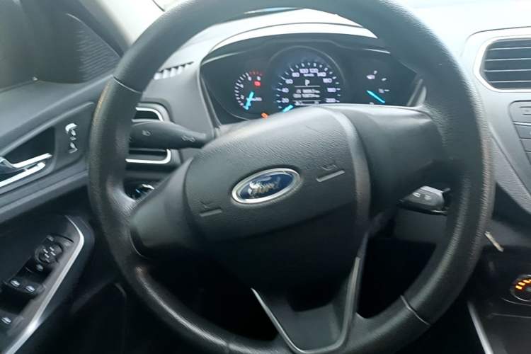 Used Ford Escort 2019 Revised 1.5L Automatic ZhiXiang Version (Tire Pressure Monitoring) China VI Standard Steering Wheel