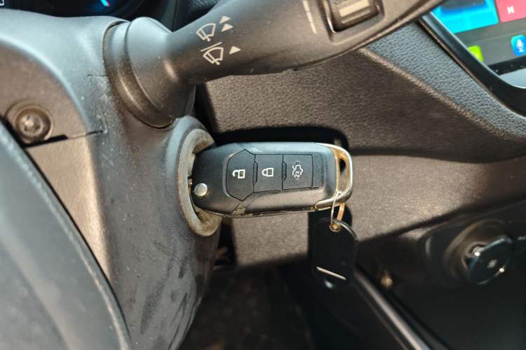 Used Ford Escort 2019 Revised Version 1.5L Manual "Quality Enjoyment" Trim (Tire Pressure Monitoring) China VI Standard Vehicle Key