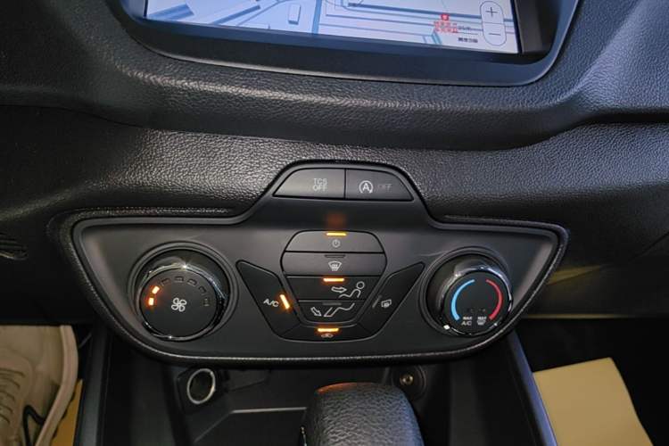 Used Ford Escort 2019 Revised 1.5L Automatic ZhiXiang Version (Tire Pressure Monitoring) China VI Standard Audio And AC Panel