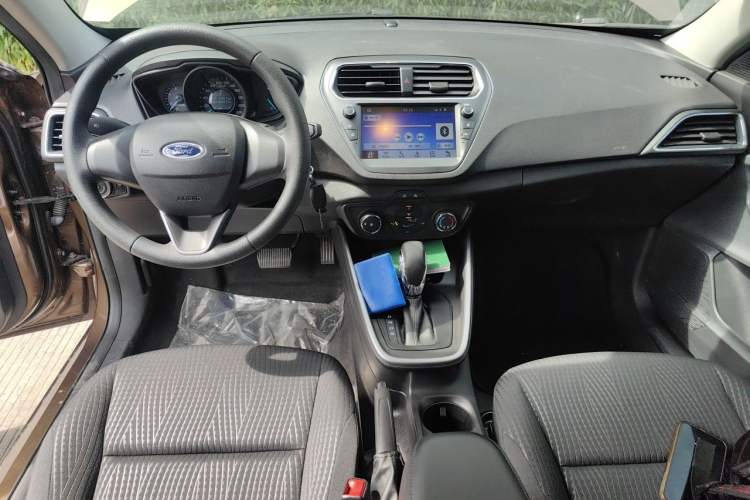 Used Ford Escort 2019 Revised 1.5L Automatic ZhiXiang Version (Tire Pressure Monitoring) China VI Standard Center Console