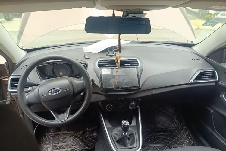 Used Ford Escort 2019 Revised Version 1.5L Manual Quality Enjoyment Type China VI Standard Center Console