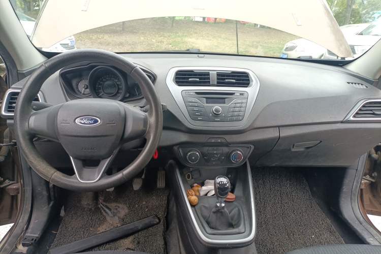 Used Ford Escort 2019 Revised Version 1.5L Manual Quality Enjoyment Type China V Standard Center Console