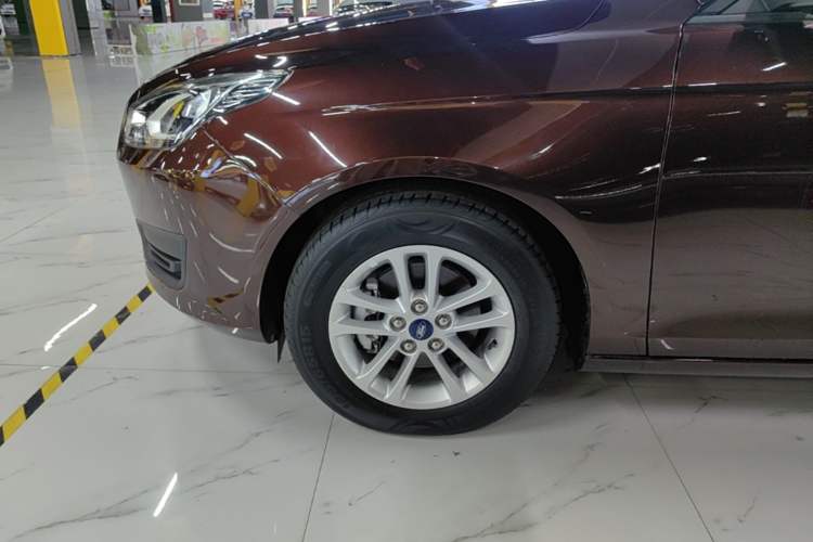 Used Ford Escort 2019 Revised 1.5L Automatic ZhiXiang Version (Tire Pressure Monitoring) China VI Standard Exterior 4
