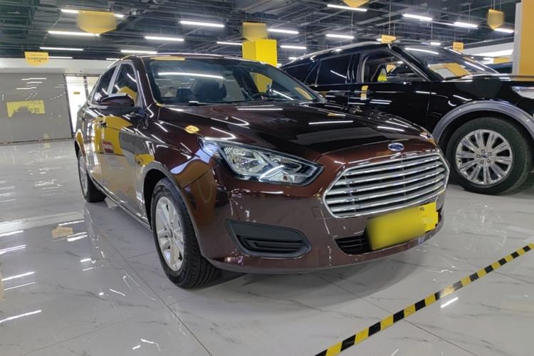 Used Ford Escort 2019 Revised 1.5L Automatic ZhiXiang Version (Tire Pressure Monitoring) China VI Standard Front Right 45 Deg