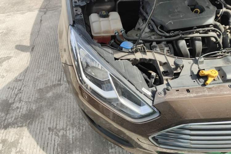 Used Ford Escort 2019 Revised 1.5L Automatic ZhiXiang Version (Tire Pressure Monitoring) China VI Standard Right Front Headlight