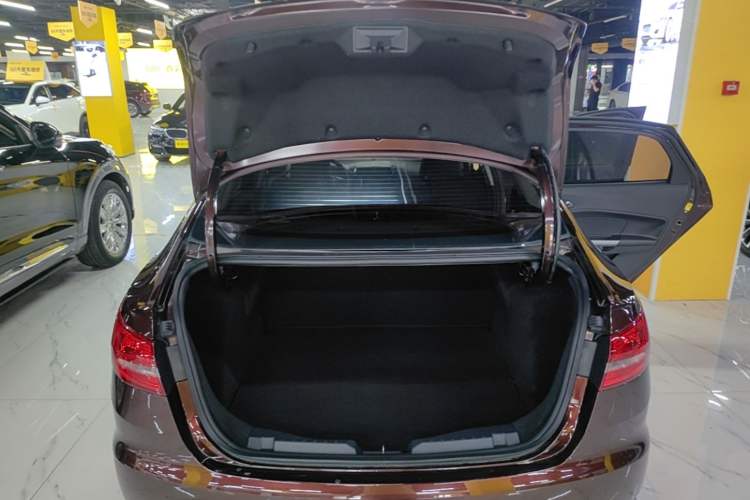 Used Ford Escort 2019 Revised 1.5L Automatic ZhiXiang Version (Tire Pressure Monitoring) China VI Standard Trunk