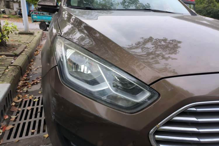 Used Ford Escort 2019 Revised 1.5L Automatic ZhiXiang Version (Tire Pressure Monitoring) China VI Standard Right Front Headlight