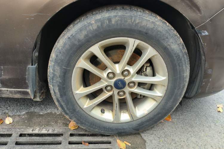 Used Ford Escort 2019 Revised 1.5L Automatic ZhiXiang Version (Tire Pressure Monitoring) China VI Standard Right Front Wheel Hub