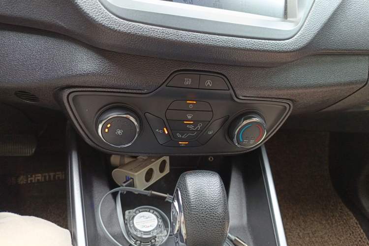 Used Ford Escort 2019 1.5L Automatic ZhiXiang Model Audio And AC Panel